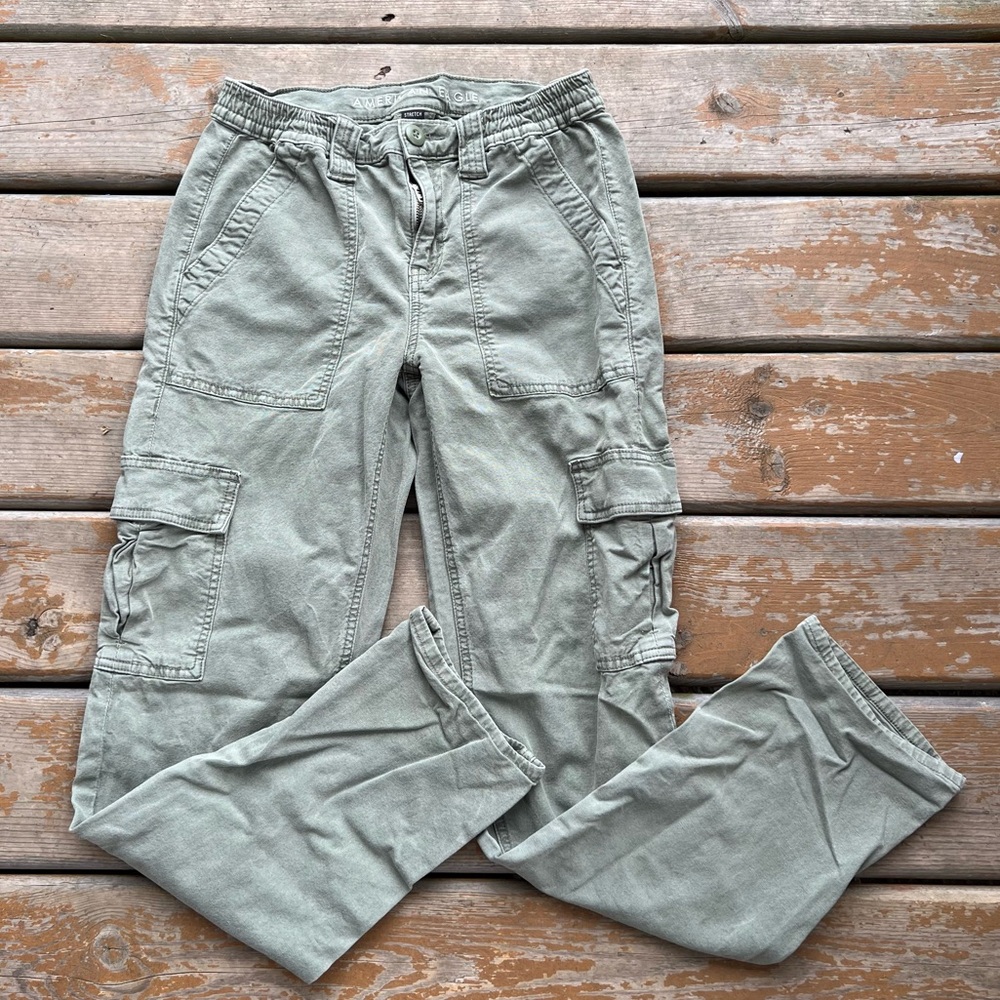 American Eagle Outfitters Green Khaki Pants - Size 2
